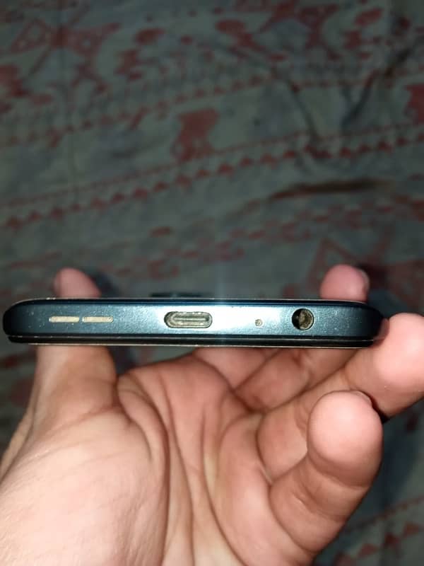 infinix hot 11s 4+3/128 9/10 condition with box charger 4