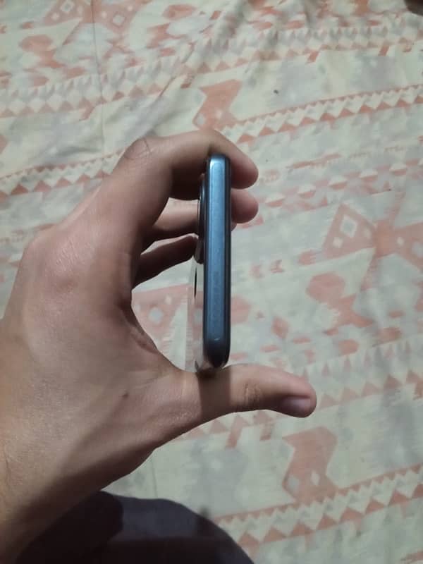 infinix hot 11s 4+3/128 9/10 condition with box charger 8