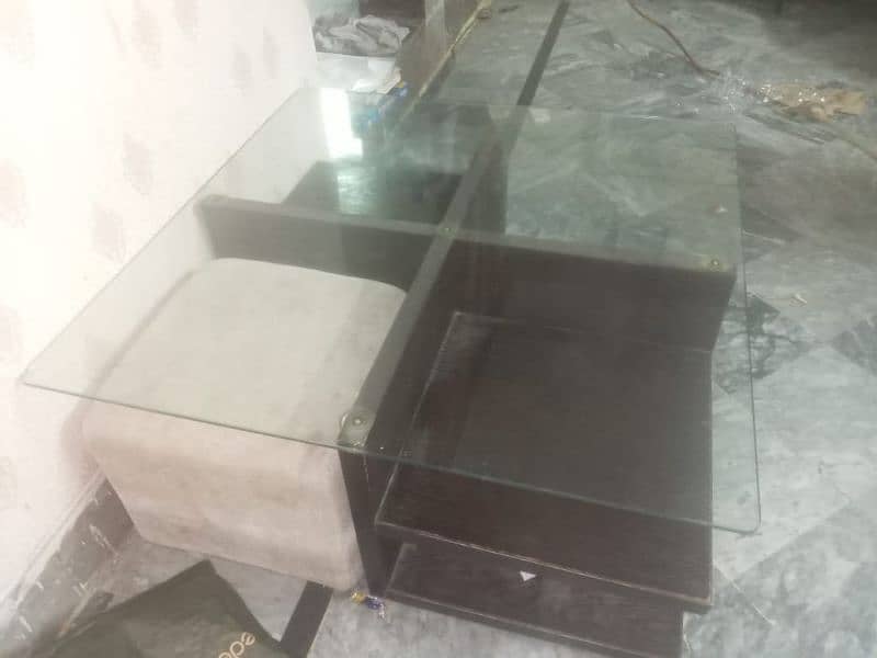 saudia imported table with two chair 3