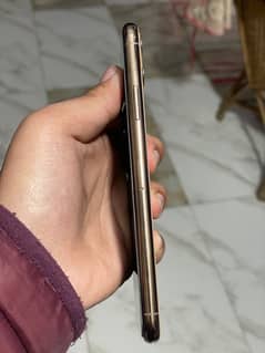 i phone 11 pro max 256 GB gold colour