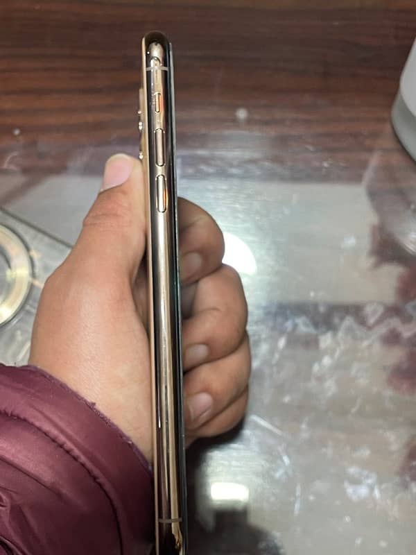 i phone 11 pro max 256 GB gold colour Non PTA 1