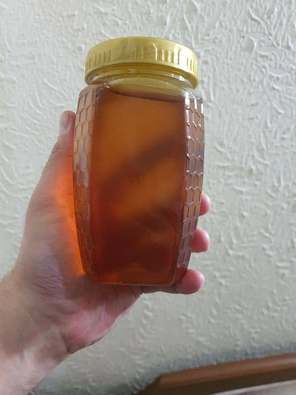 Pure honey for sale in Johar Town Lahore 1