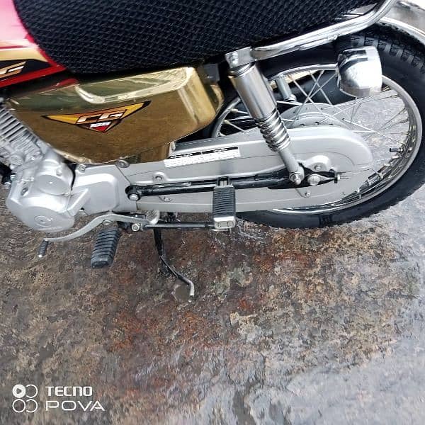 Honda 125 Self Start Golden Model 15