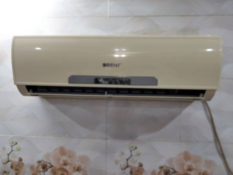 1 ton orient AC in very good condition for instant buy 1