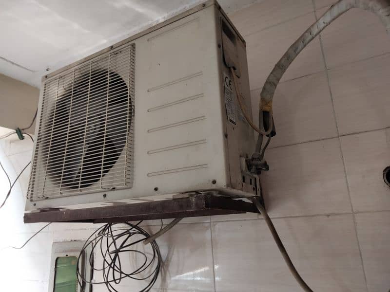 1 ton orient AC in very good condition for instant buy 2