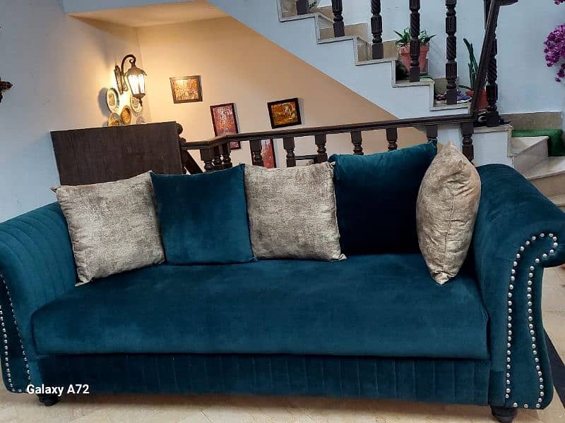 5 seater sofa set in very good condition just like new sofa 0