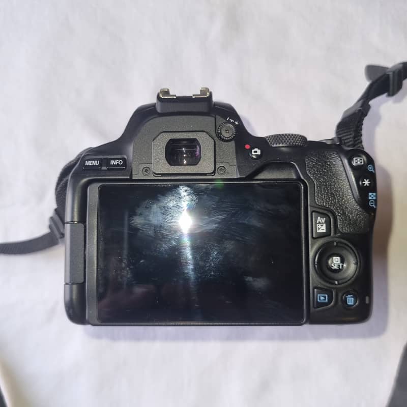 Canon EOS 250D ( EF-S 18-55 IS STM Kit) 1