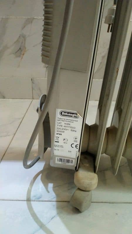 delonghi oil heater large size ( 15 fin) 4