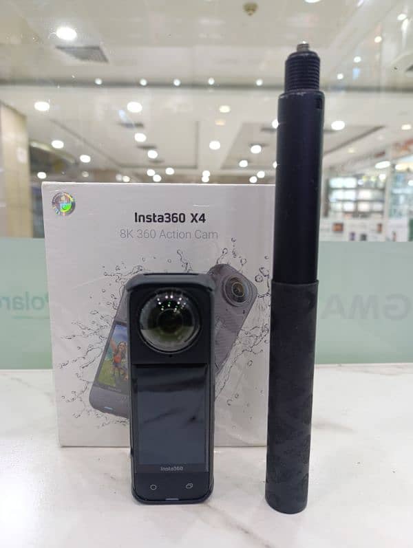 Insta360 X4 with Invisible Selfie Stick 0