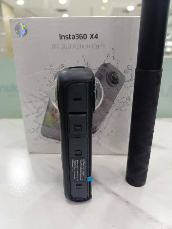 Insta360 X4 with Invisible Selfie Stick 2