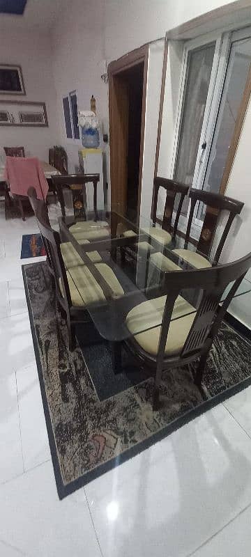 Dining table 0