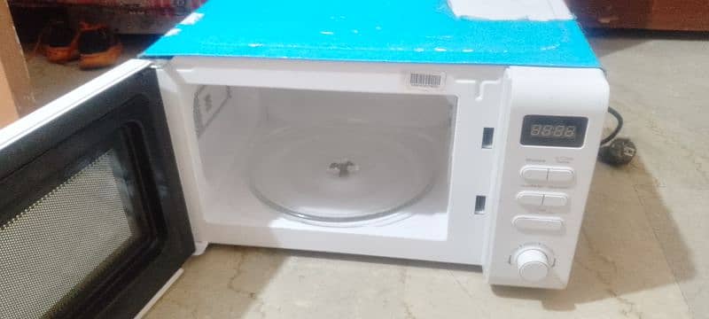 1 Year use 20 litar microwave original condition me hai 4