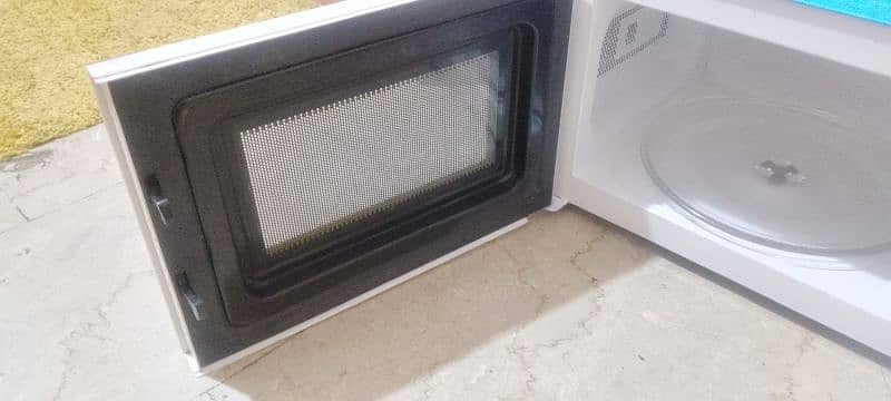 1 Year use 20 litar microwave original condition me hai 6