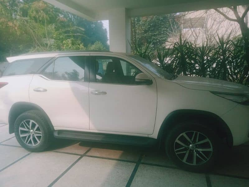 Toyota Fortuner V 2017 5