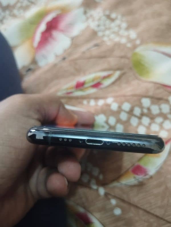 iphone 11 pro Non PTA 4