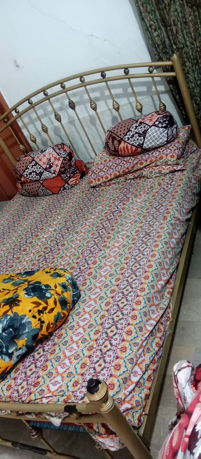 QUEEN SIZE BED FOR SALE 2