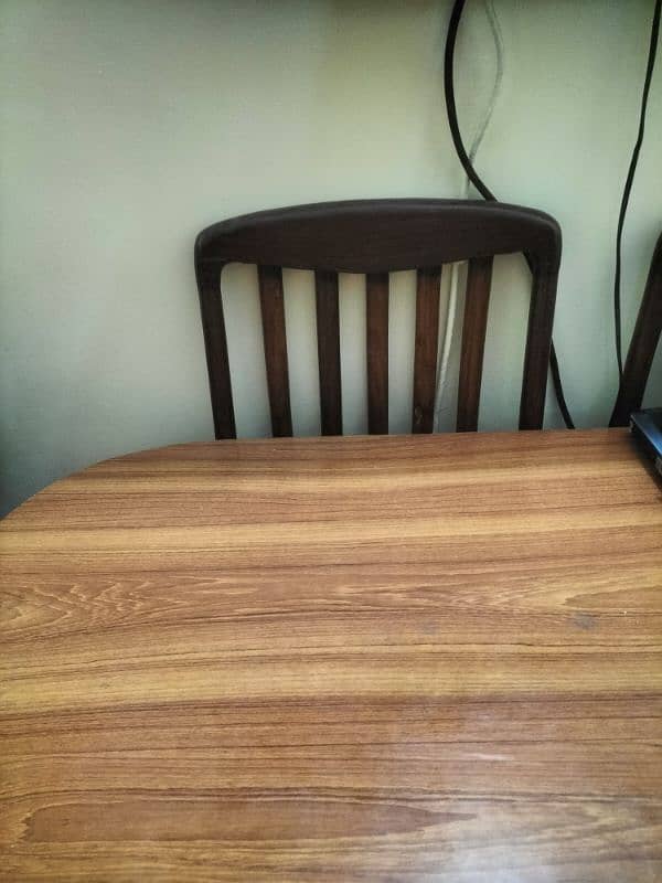 Dining table 0