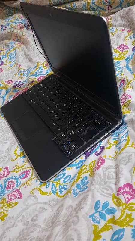 Dell Latitude E7240 3