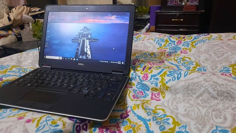 Dell Latitude E7240 7