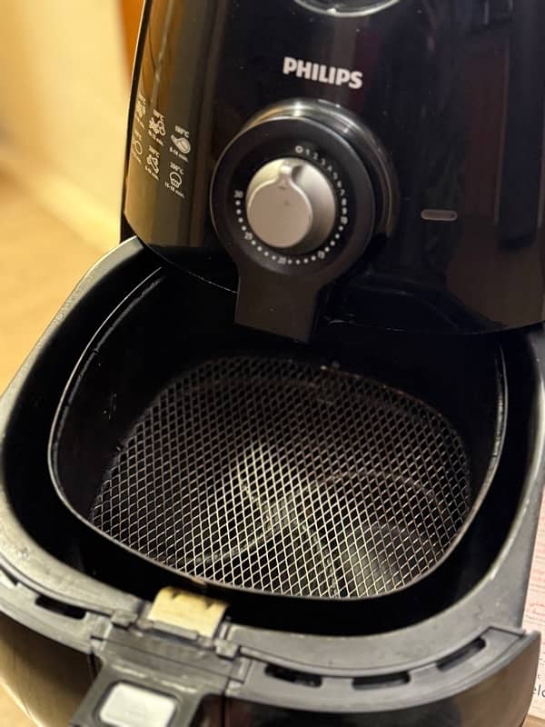 Philips Air Fryer Model HD 9220 3