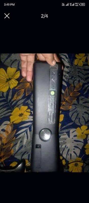 Xbox 360 Slim & 2 original controller & 100 Games 0