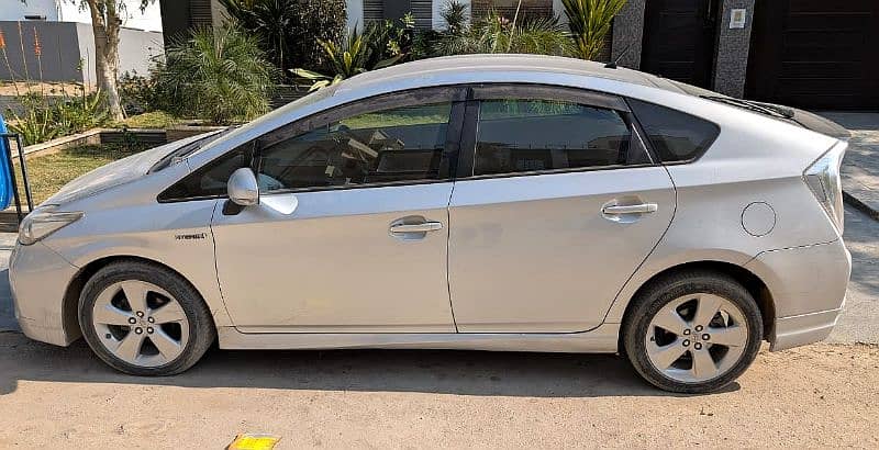 Toyota Prius 2013 3