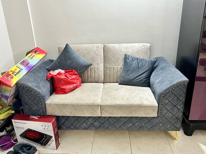 barely used sofa set 3