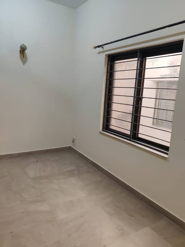 10 Marla USed House For sale Bahria Town lahore 3