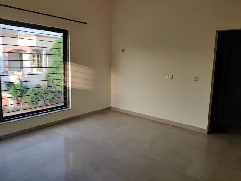 10 Marla USed House For sale Bahria Town lahore 5