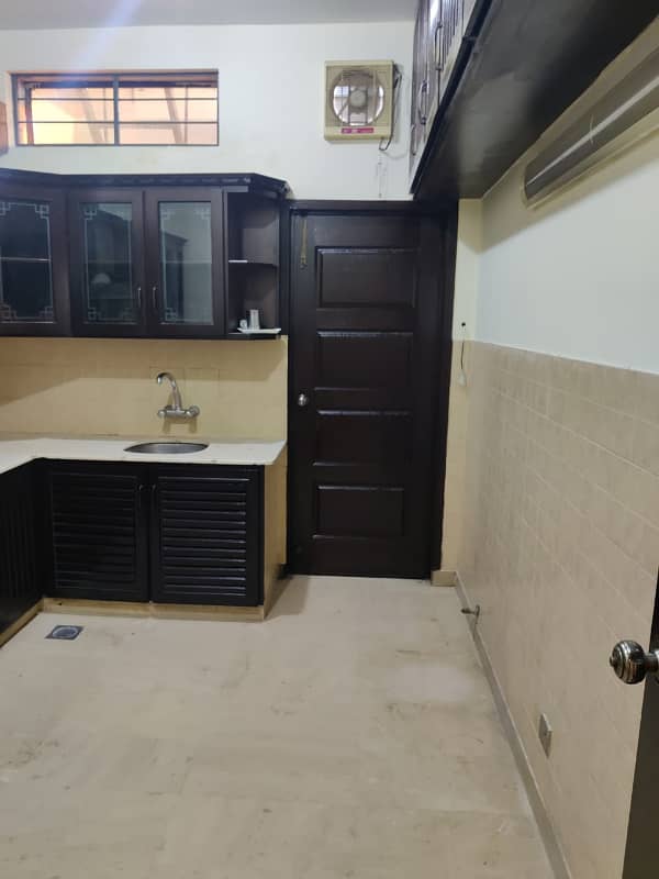 10 Marla USed House For sale Bahria Town lahore 6