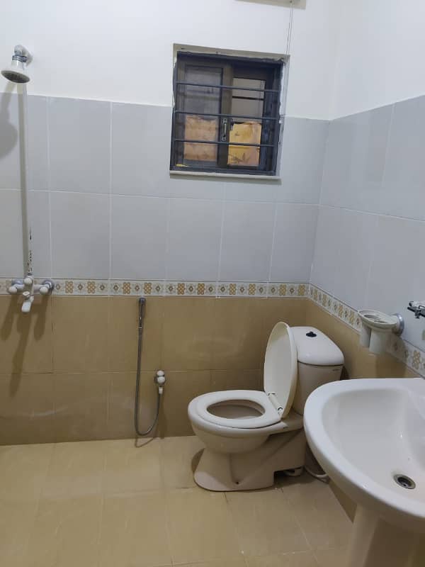 10 Marla USed House For sale Bahria Town lahore 9