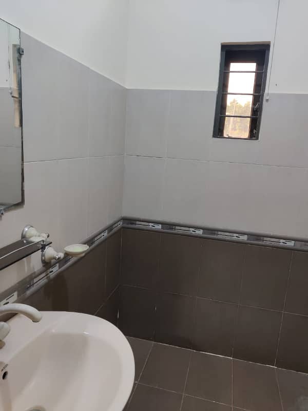 10 Marla USed House For sale Bahria Town lahore 16