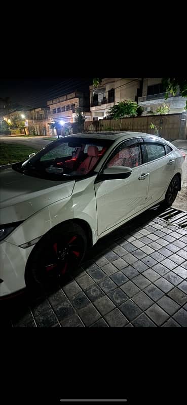 Honda Civic X 4