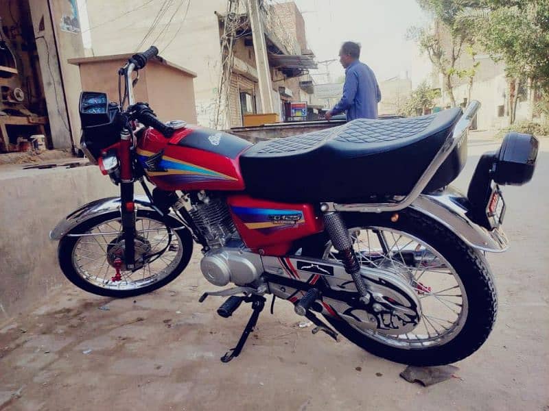 Honda CG 125cc argent se 2006 l number Flabad ka WhatsApp 03252553595 0