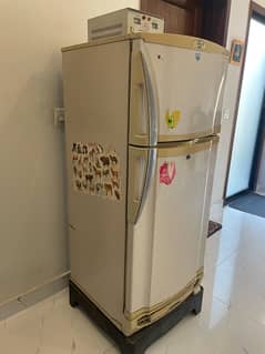 Medium Sized Refreginator Pell Good Condition