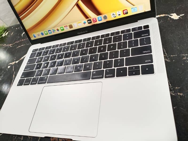 APPLE MACBOOK AIR 2019 1