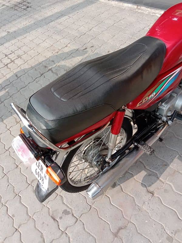 old model laver Ky liye bhot achee bike hy engine sound ok gy 2