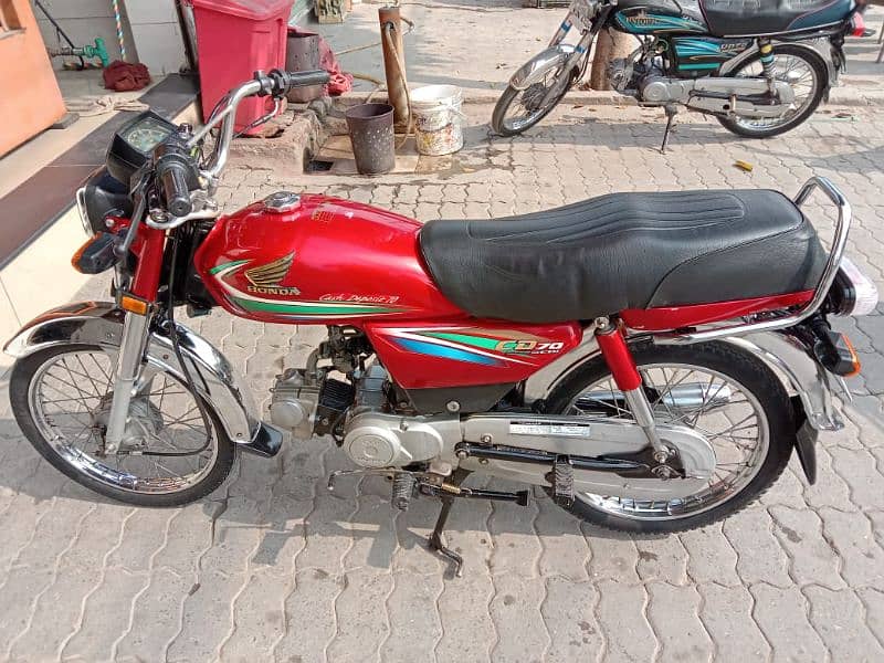 old model laver Ky liye bhot achee bike hy engine sound ok gy 3