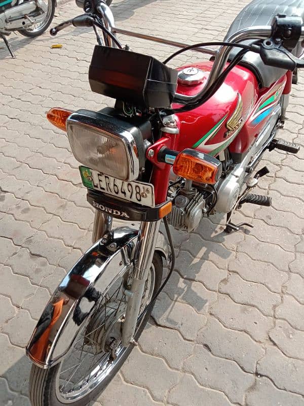 old model laver Ky liye bhot achee bike hy engine sound ok gy 8