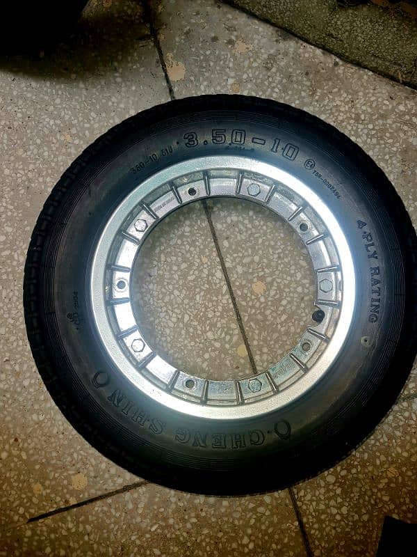 Vespa Piaggo Alloy Wheels with Tyres 10/10 8