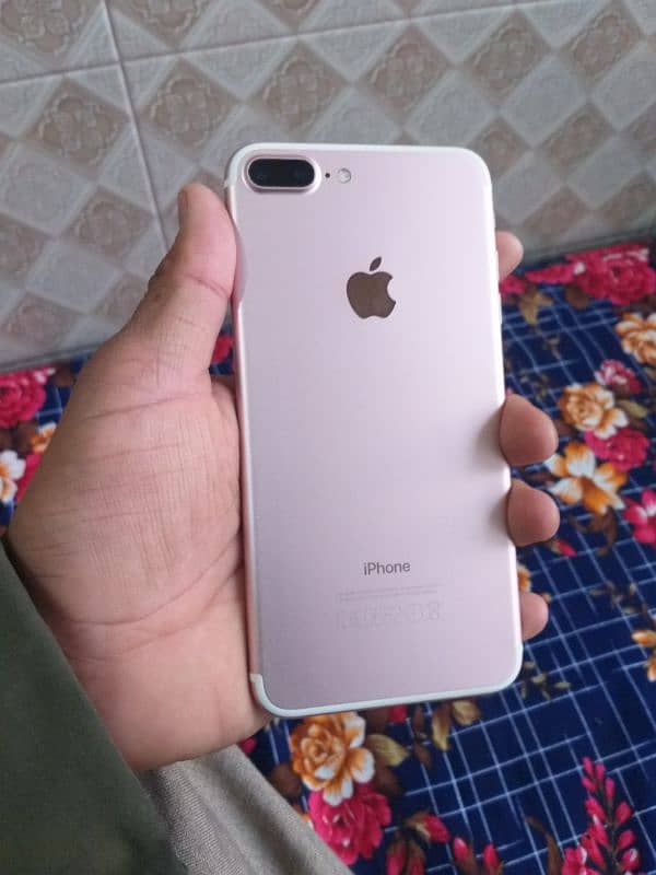 Iphone 7 plus 128 gb pta approved with box 100% orignal condtion 0