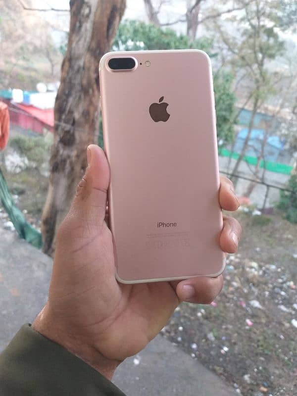 Iphone 7 plus 128 gb pta approved with box 100% orignal condtion 1