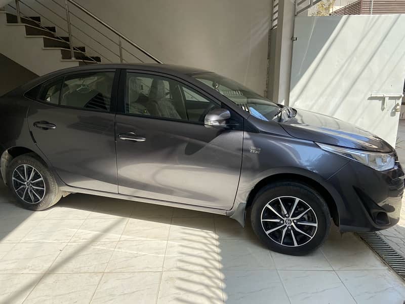 Toyota Yaris ativ 1.3 4