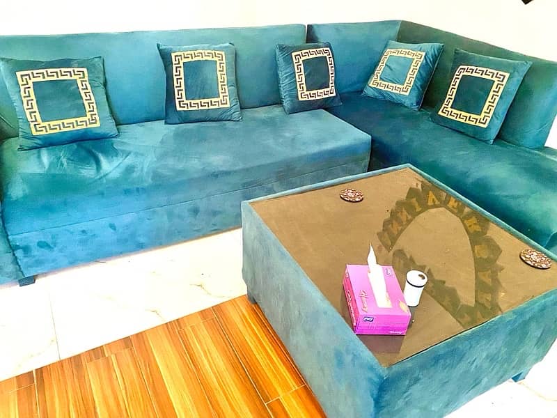 L shaped sofa premium condition 0