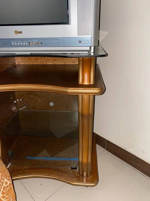 LG tv with its trolley 7