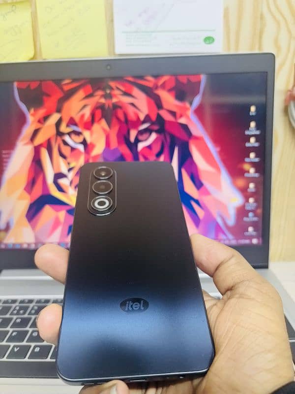 Itel S25 12/128 Black Edition 12