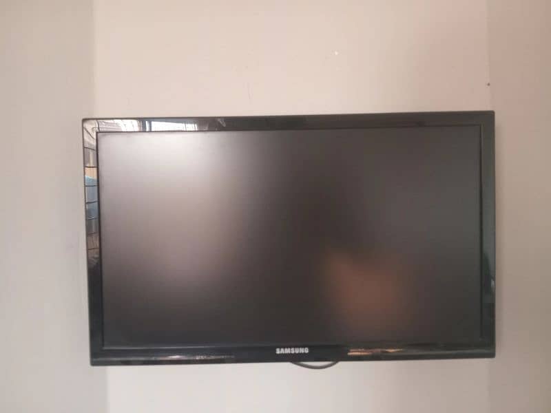 Samsung led TV 32inches 0