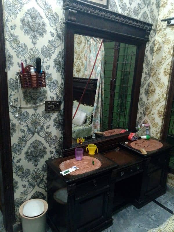 Dressing Table for sale 0