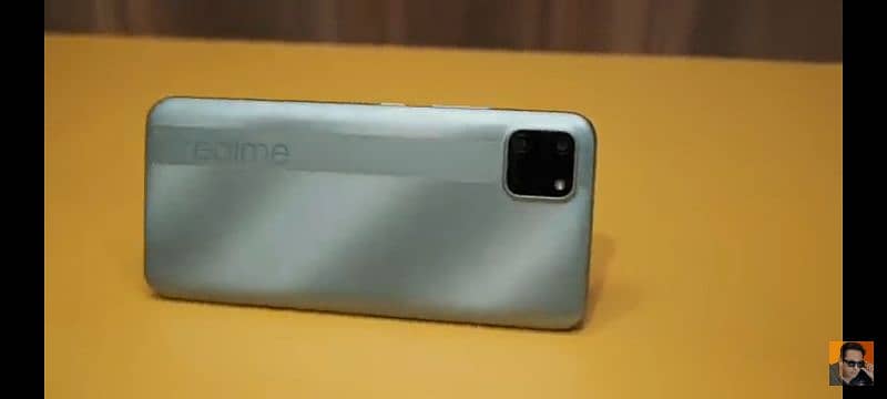 realme3-32 best condition use one hand 1