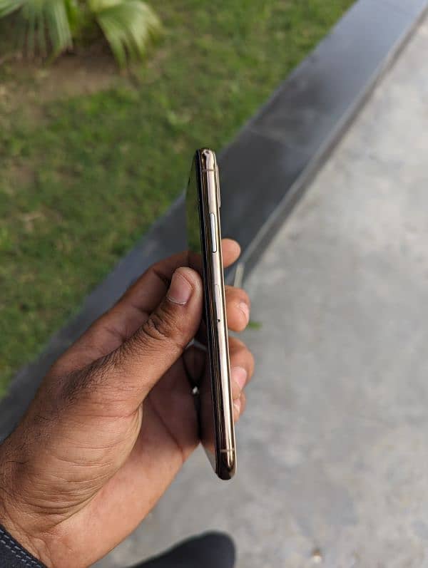 iPhone Xs 256GB PTA Exchange/Sale 7